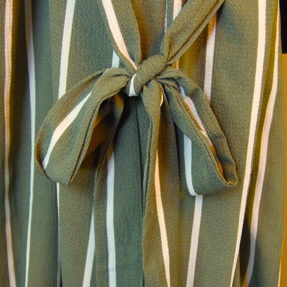 Vine & Valley Women's SZ LG Green with White One piece Jump Suit - Picture 5 of 8